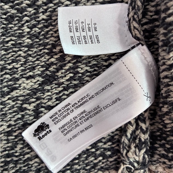 🇨🇦 Roots Cabin 18-24M sweater, button front, elbow patches - Picture 8 of 8